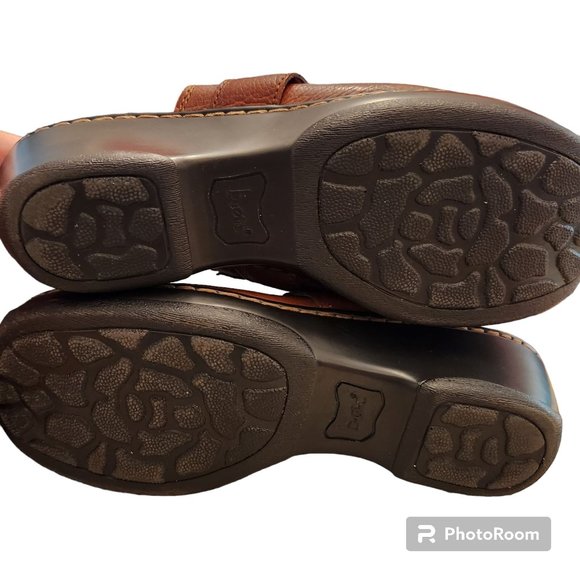 BOC Born Concepts Size 7M Brown Leather Clogs Metal O Ring Buckle 2 1/4" Heel - Picture 6 of 11